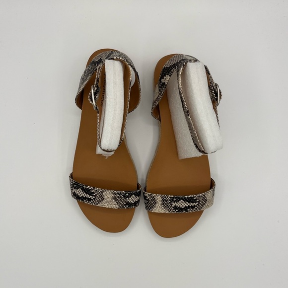 CityClassified Sandals size 9 New - Picture 2 of 5